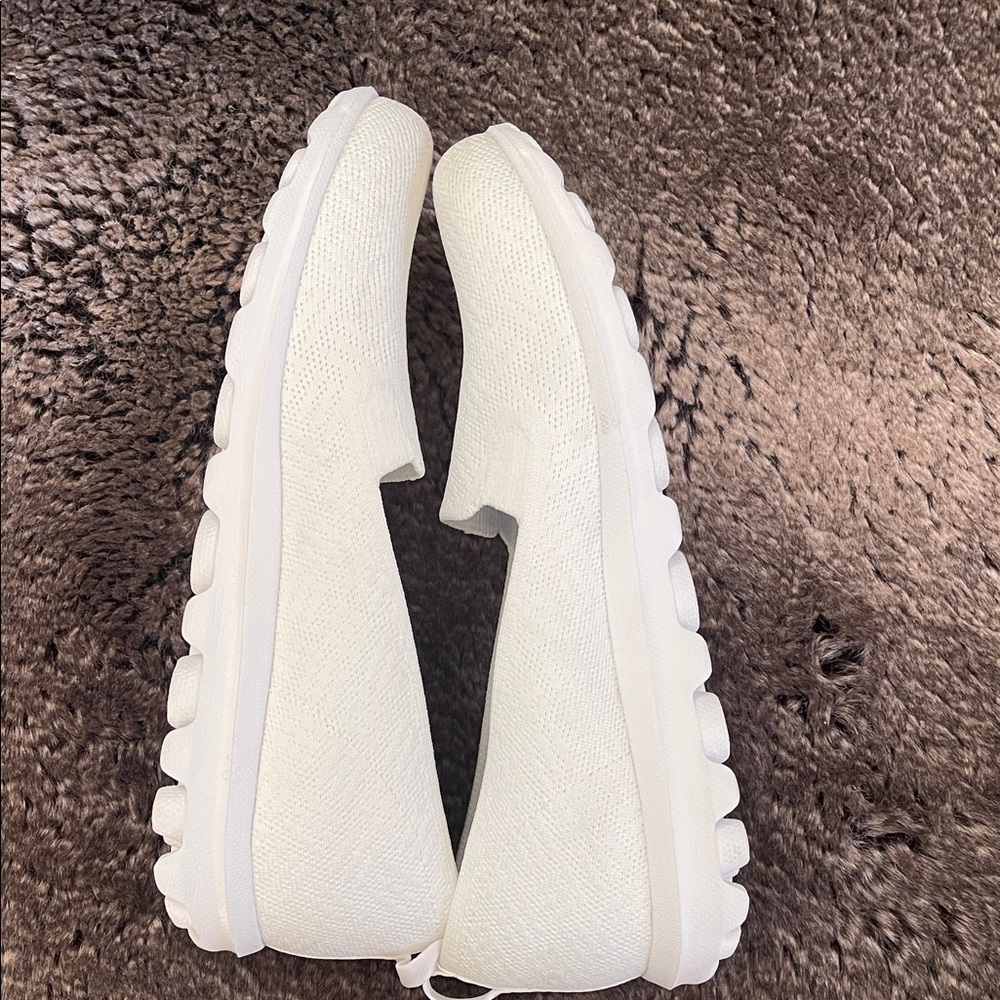 Skechers Women's White Slip-On Sneakers size 9 - Picture 6 of 8